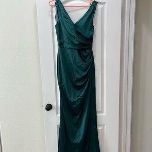 NWT Revelry Dawson Satin Dress in Classic Emerald, size 8!